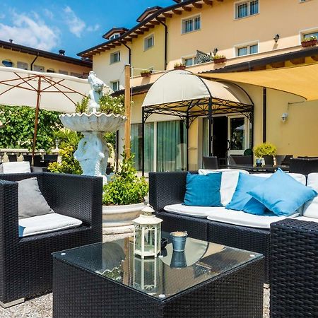 Borgo Dei Poeti Romantik Hotel Manerba del Garda Buitenkant foto
