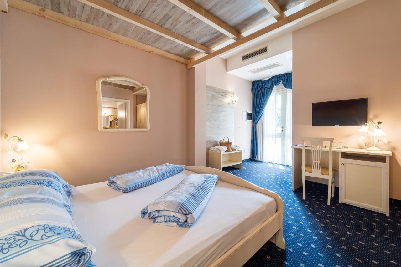 Borgo Dei Poeti Romantik Hotel Manerba del Garda Buitenkant foto