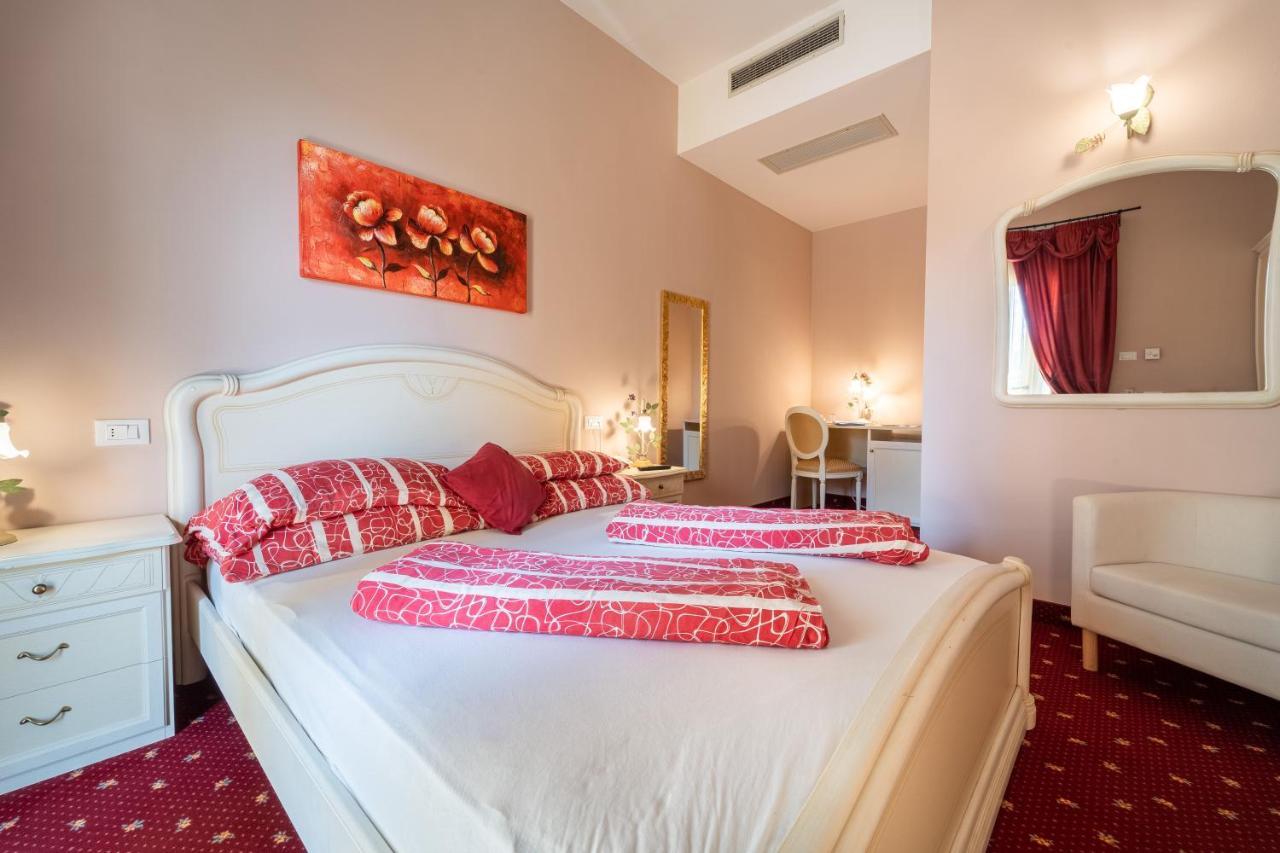 Borgo Dei Poeti Romantik Hotel Manerba del Garda Buitenkant foto
