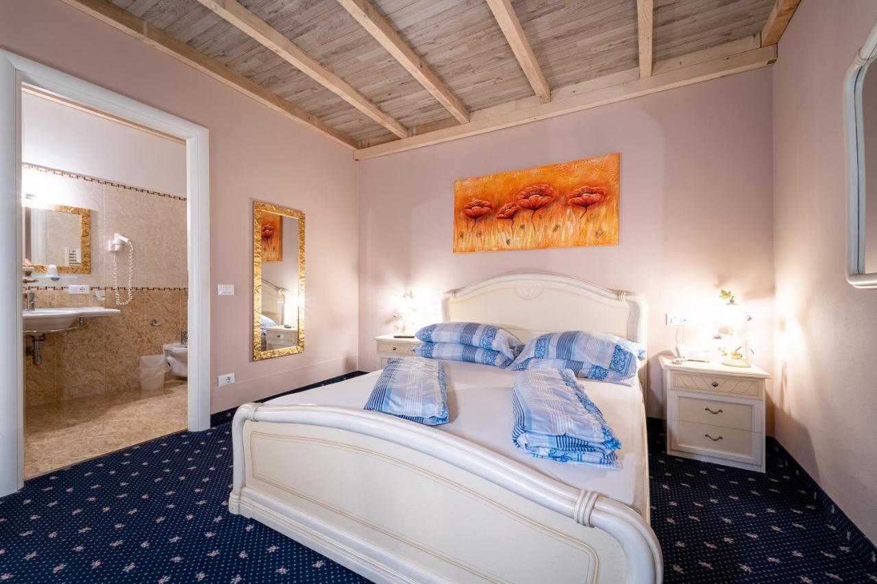 Borgo Dei Poeti Romantik Hotel Manerba del Garda Buitenkant foto