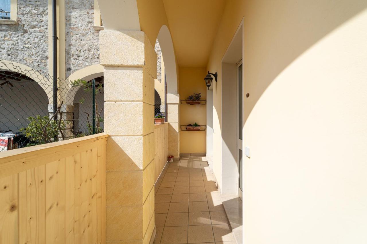 Borgo Dei Poeti Romantik Hotel Manerba del Garda Buitenkant foto