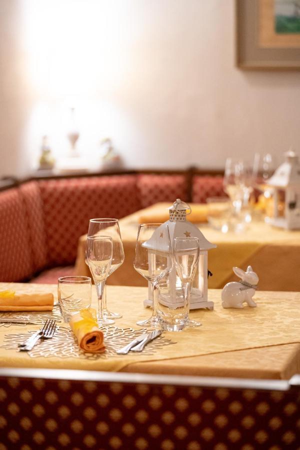 Borgo Dei Poeti Romantik Hotel Manerba del Garda Buitenkant foto