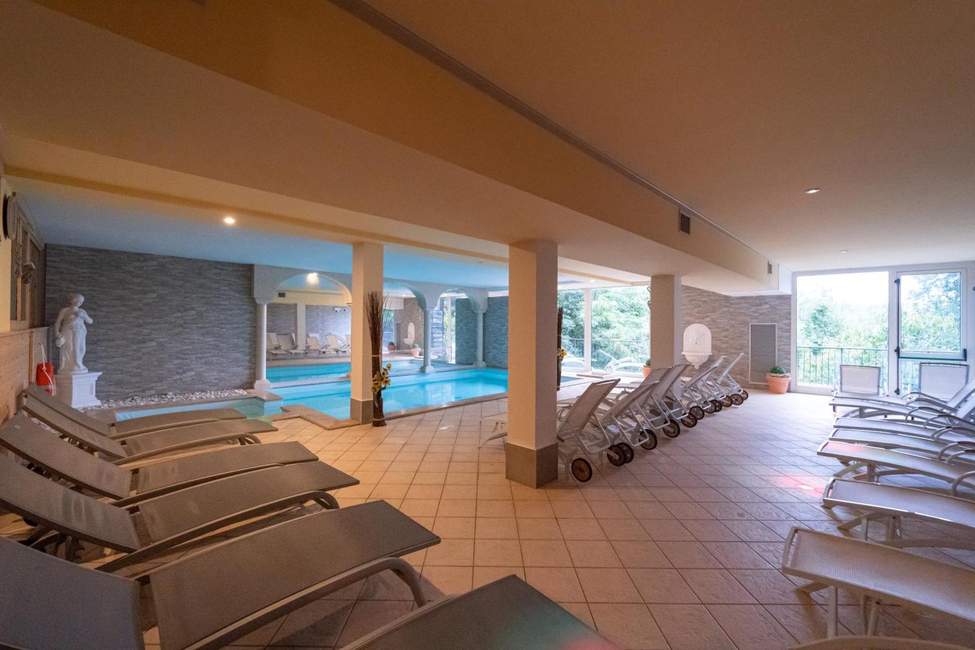 Borgo Dei Poeti Romantik Hotel Manerba del Garda Buitenkant foto