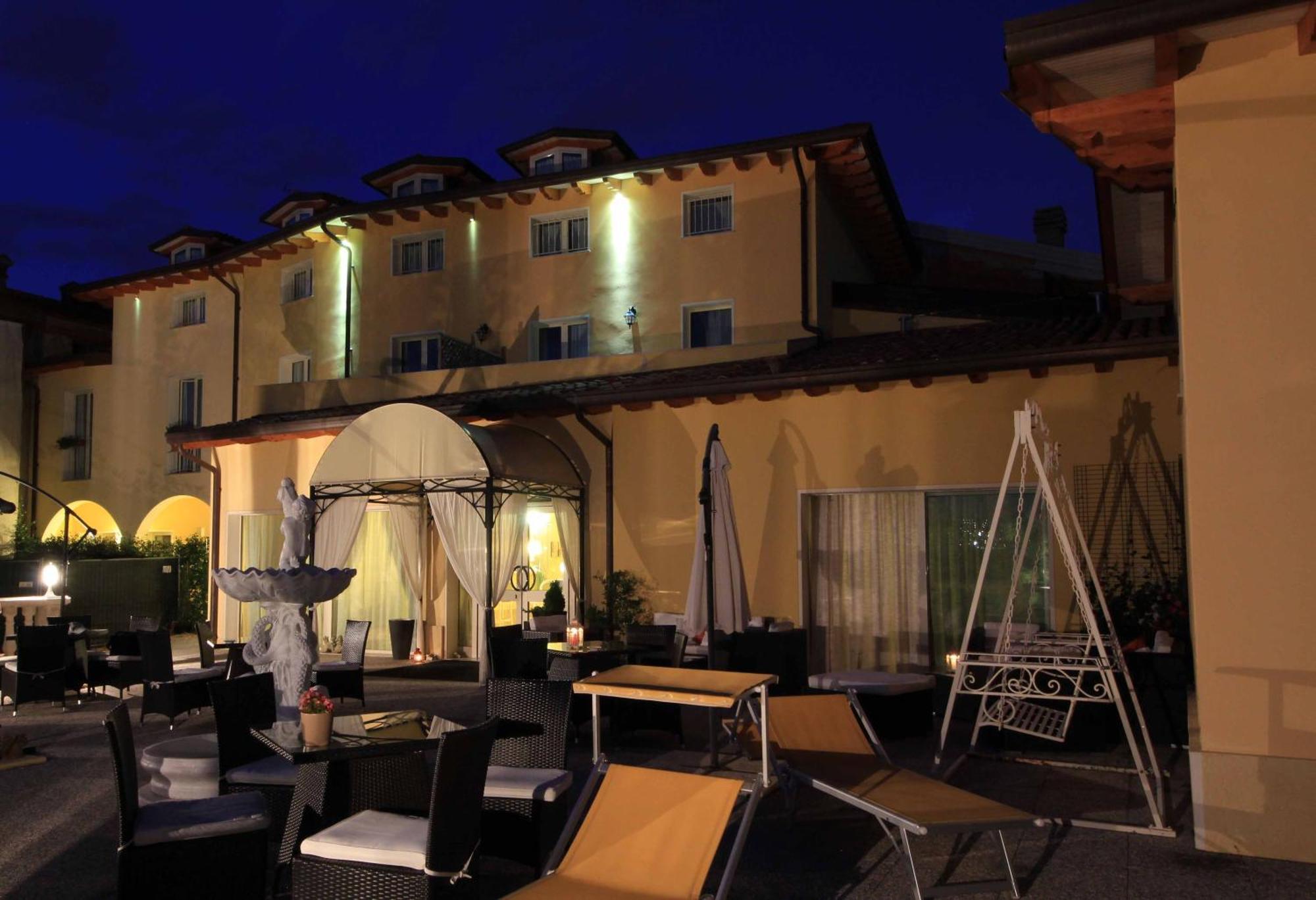 Borgo Dei Poeti Romantik Hotel Manerba del Garda Buitenkant foto