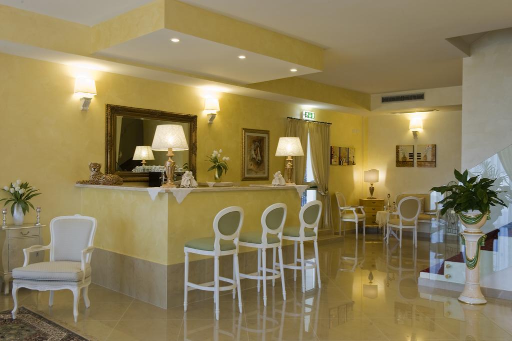 Borgo Dei Poeti Romantik Hotel Manerba del Garda Buitenkant foto