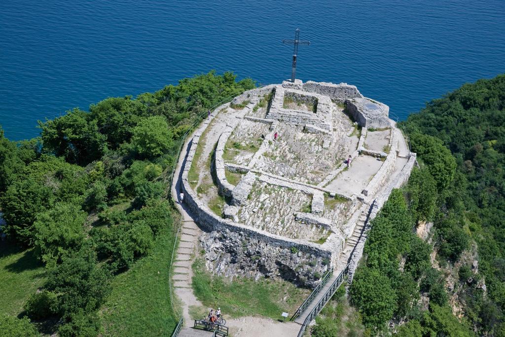 Borgo Dei Poeti Romantik Hotel Manerba del Garda Buitenkant foto