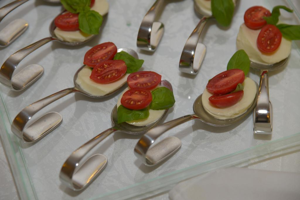 Borgo Dei Poeti Romantik Hotel Manerba del Garda Buitenkant foto
