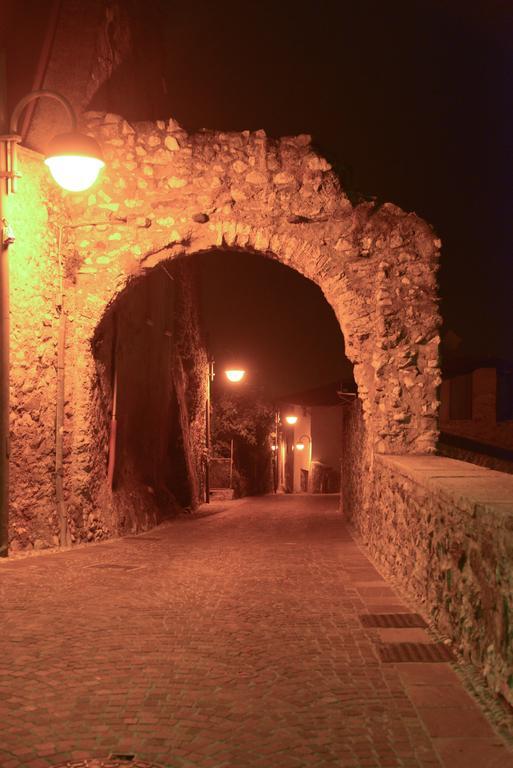 Borgo Dei Poeti Romantik Hotel Manerba del Garda Buitenkant foto