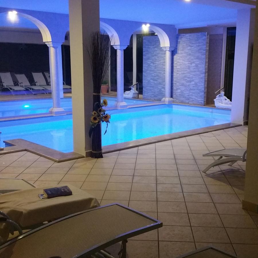 Borgo Dei Poeti Romantik Hotel Manerba del Garda Buitenkant foto