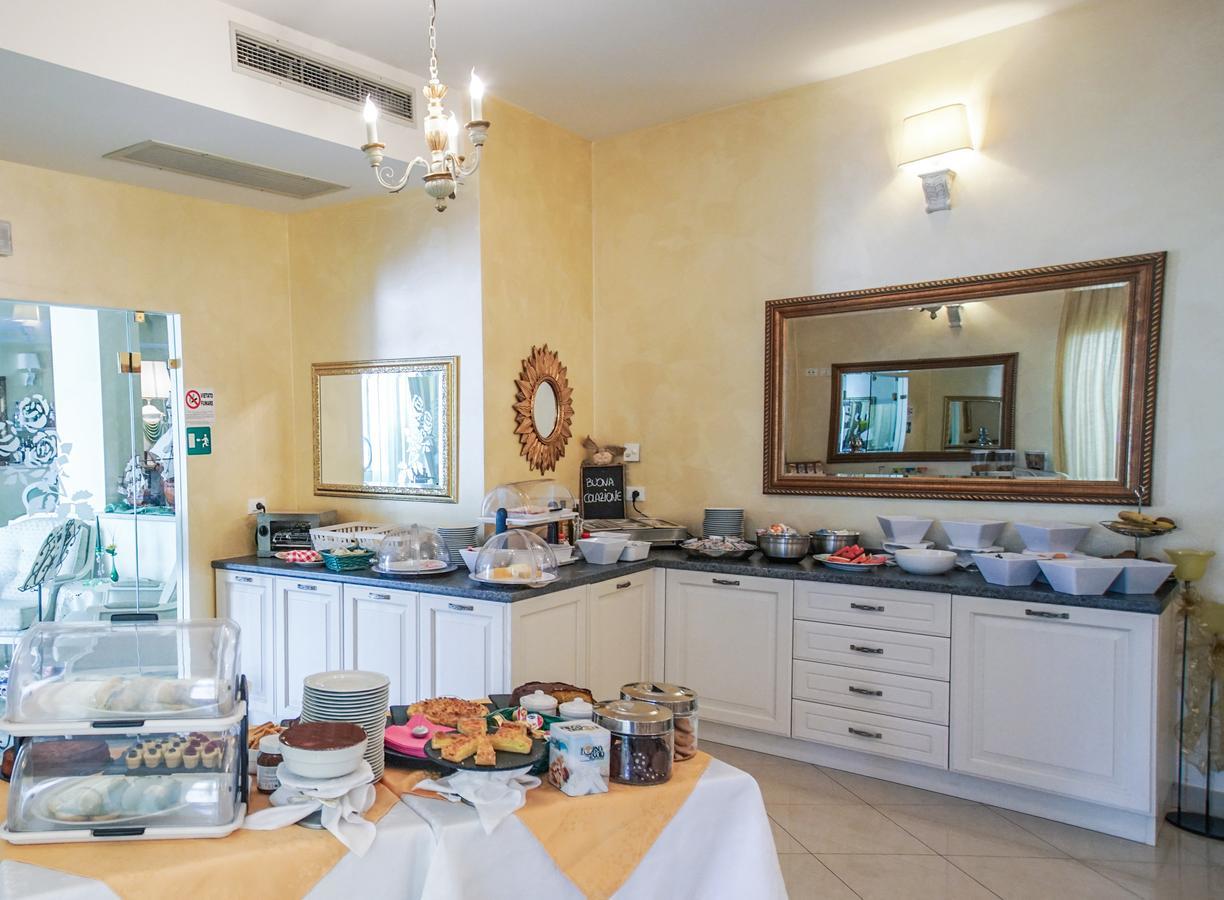 Borgo Dei Poeti Romantik Hotel Manerba del Garda Buitenkant foto