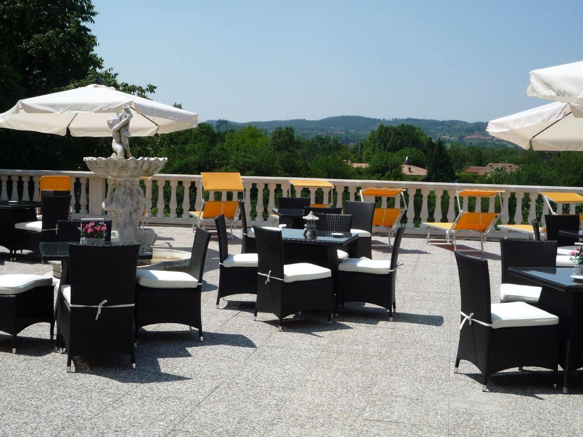 Borgo Dei Poeti Romantik Hotel Manerba del Garda Buitenkant foto