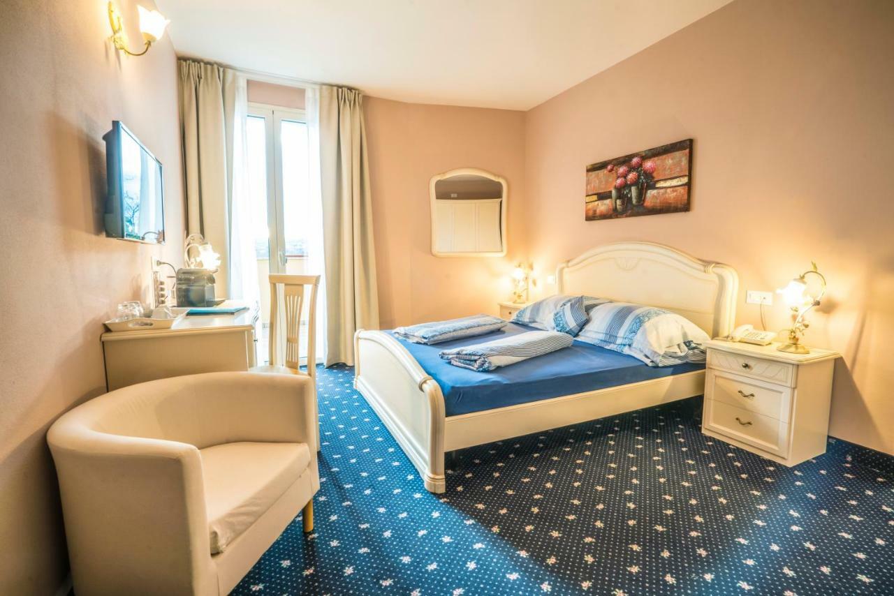 Borgo Dei Poeti Romantik Hotel Manerba del Garda Buitenkant foto