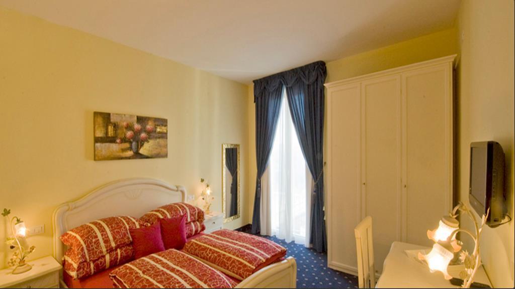 Borgo Dei Poeti Romantik Hotel Manerba del Garda Buitenkant foto